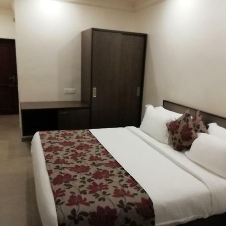 Hotel Ashish International Bhilai エクステリア 写真