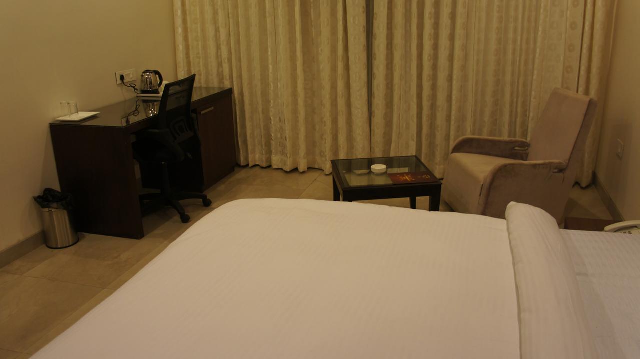 Hotel Ashish International Bhilai エクステリア 写真