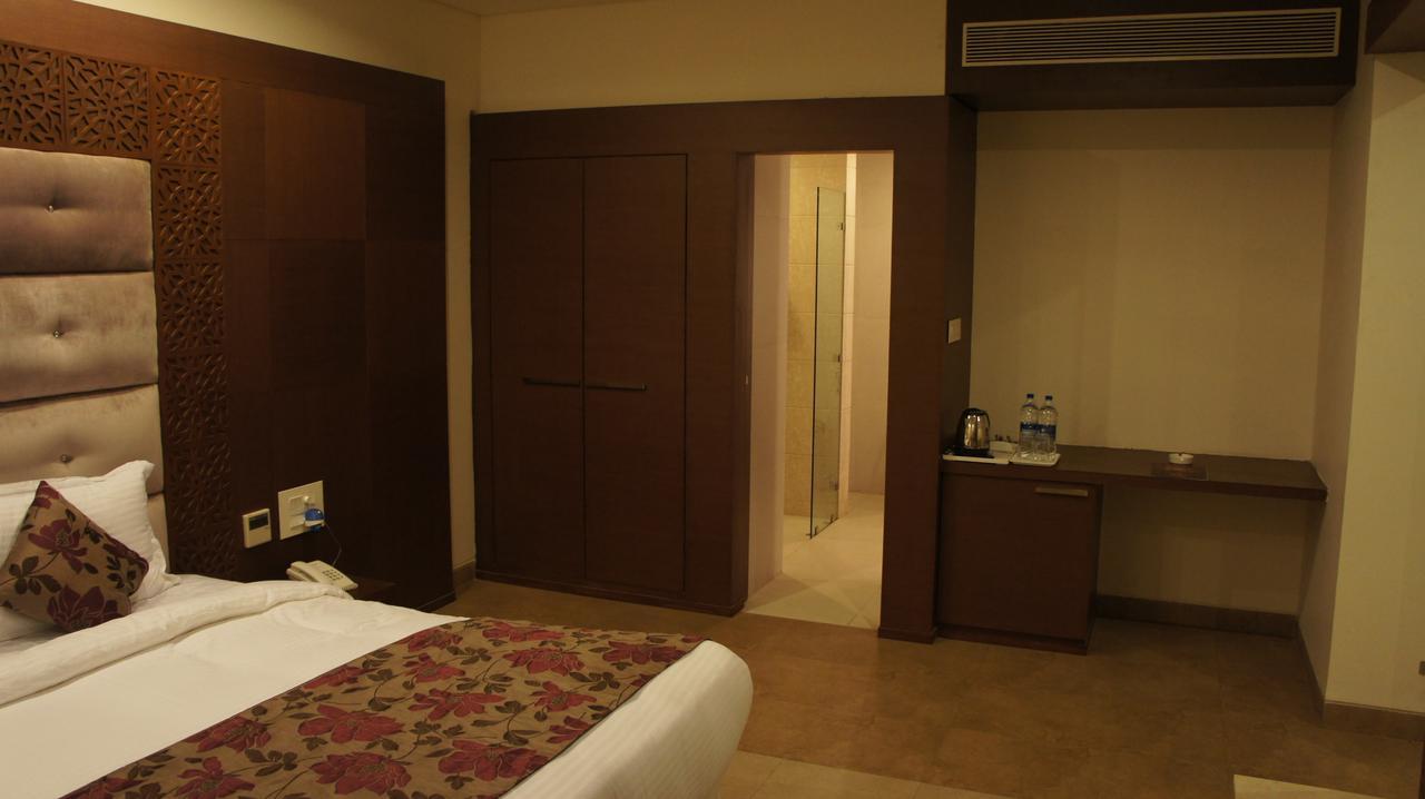 Hotel Ashish International Bhilai エクステリア 写真