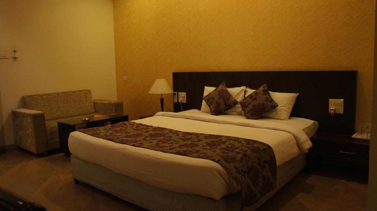 Hotel Ashish International Bhilai エクステリア 写真