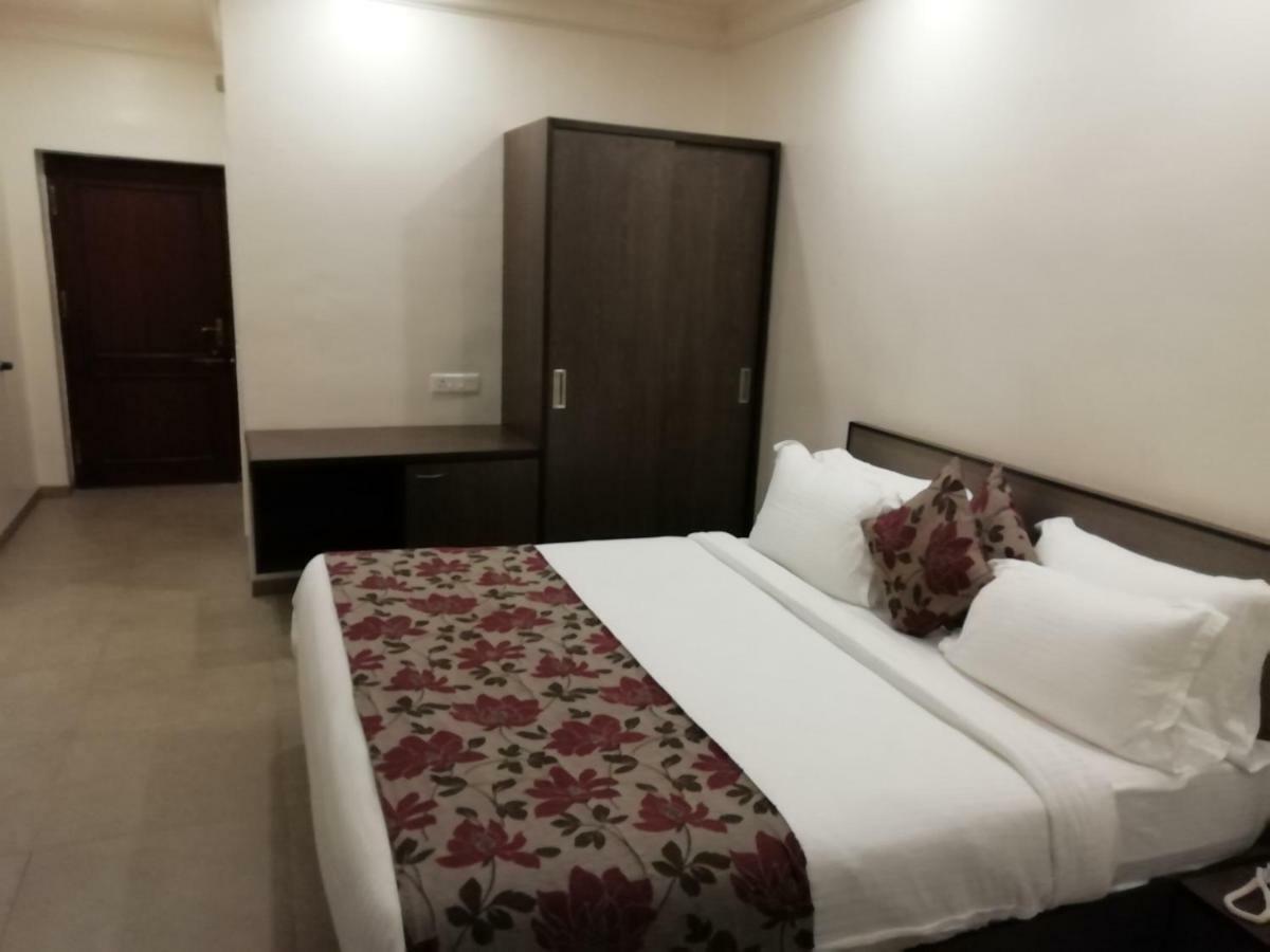 Hotel Ashish International Bhilai エクステリア 写真